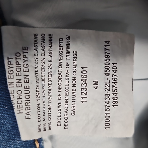 LEE - Picture 3 of 3